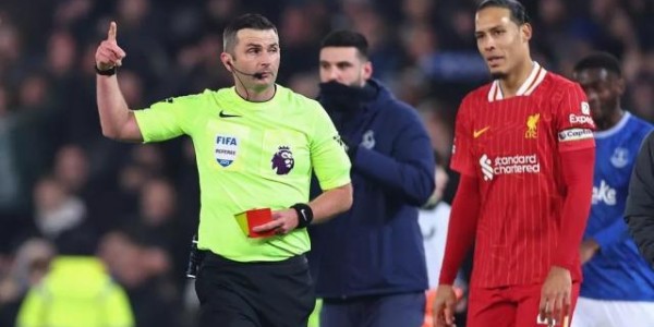 半岛体育-裁判抢戏利物浦吃亏 英超争冠悬念有变化吗？