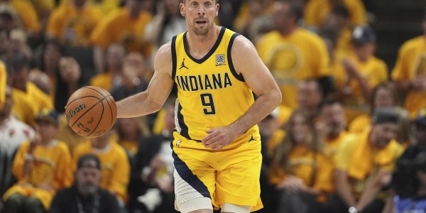 麦康纳：我在转移球保护球权方面做得不够好 为球队战斗精神自豪