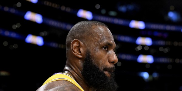 半岛体育-付政浩:湖人尊重詹姆斯但不允许对建队计划指手画脚 更不想成傀儡