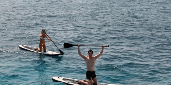 顶级松弛感！库兹马回顾休赛期 还有自己与詹姆斯布克等人合照！