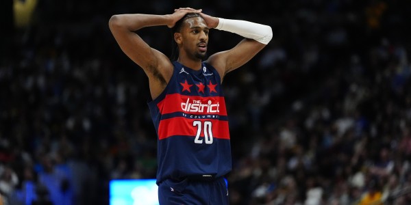 都二年级了啊！榜眼萨尔10中5拿15分 14号秀卡林顿9中1仅4分