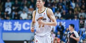 半岛体育APP-张镇麟8投3中&amp;amp;三分6中2得到9分4板2助 加时赛最后时刻3分杀死比赛