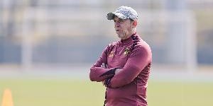 东体：久尔杰维奇相比伊万具备一定优势，至少他不会将队员弄混